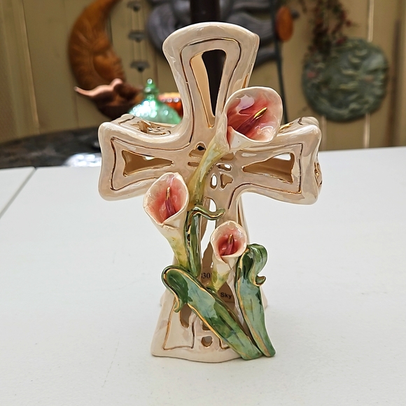 Heather Goldmine Porceline Cross w/Lillies (2003) BLUE SKY - Picture 1 of 4